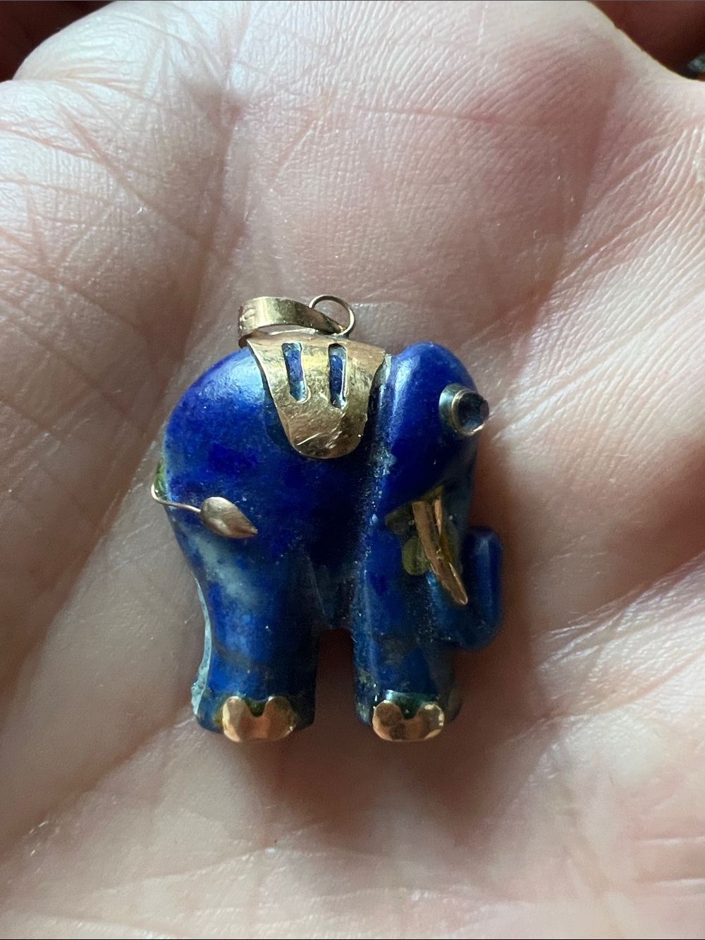 585 14k Gold Vintage Chinese Carved Lapiz Lazuli Elephant pendant
